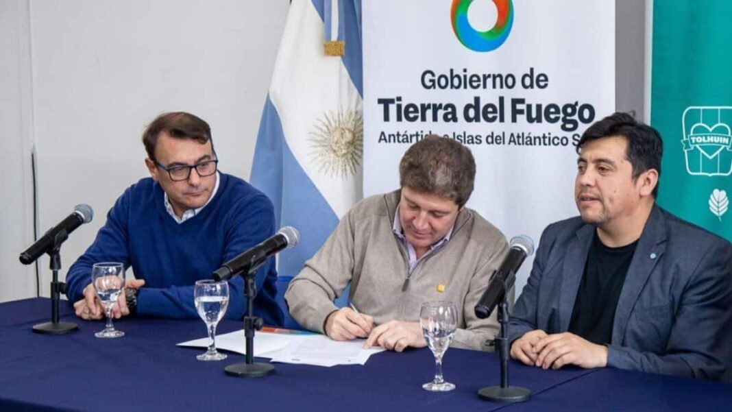 Firma de acuerdos acuícolas en Tolhuin